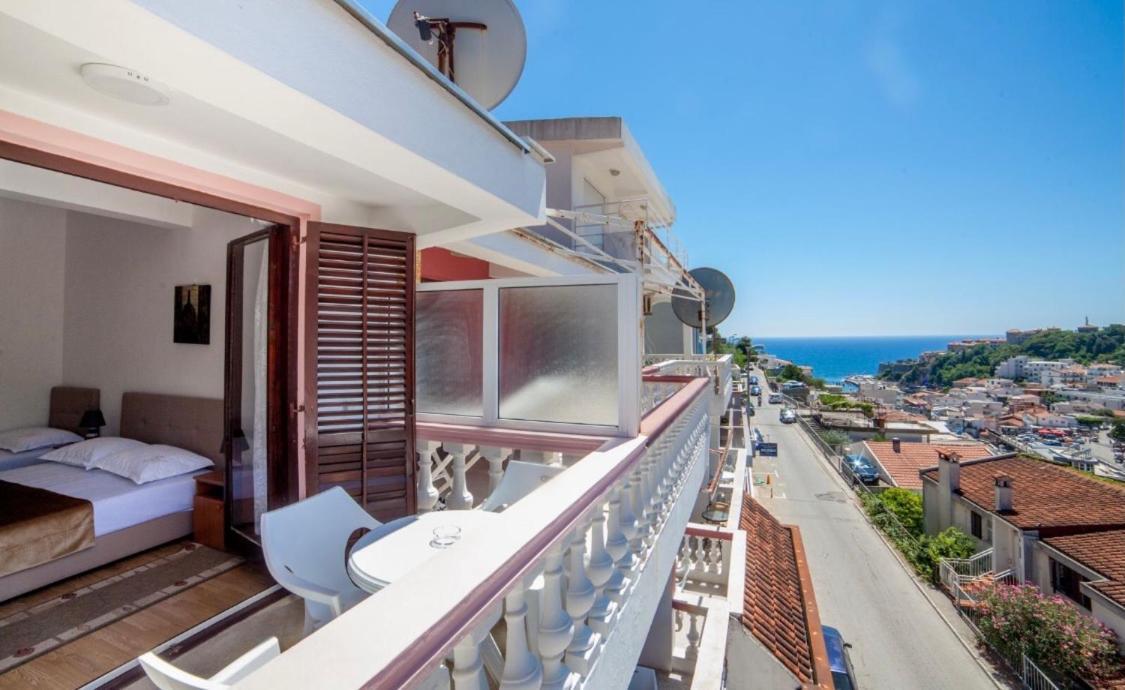 Castello Apartments Улцинь Экстерьер фото